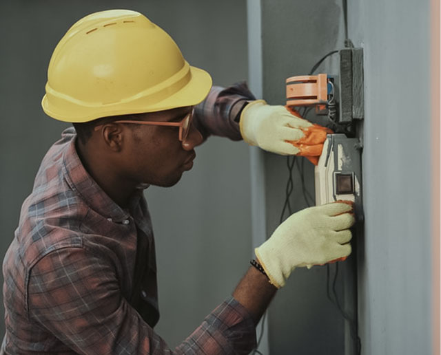 Tomada Esquentando em Ponta Grossa: Confira 4 Motivos eletricista carlos silva